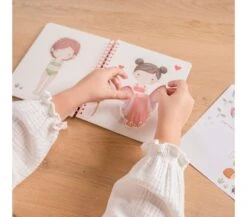 Little Dutch ALBUM CON STICKERS DRESS ME UP - ROSA AND FRIENDS 11 Little Dutch ALBUM CON STICKERS DRESS ME UP - ROSA AND FRIENDS -Magasin De Jouets Pour Bébés Et Tout-Petits album con stickers dress me up rosa and friends little dutch 4