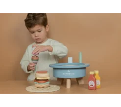 Little Dutch BARBECUE CON ACCESSORI IN LEGNO -Magasin De Jouets Pour Bébés Et Tout-Petits barbecue con accessori in legno LD8021 little dutch 4