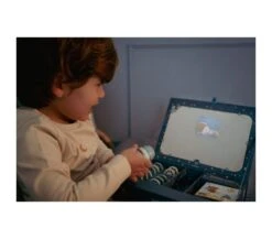 Little Dutch COFANETTO CON TORCIA PROIETTORE DI STORIE - FOREST FRIENDS -Magasin De Jouets Pour Bébés Et Tout-Petits cofanetto con torcia proiettore di storie forest friends little dutch 3