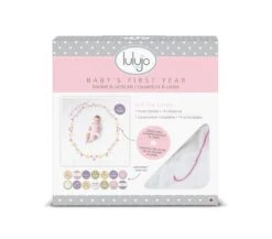 LULUJO - KIT PRIMO ANNO - COPERTINA MUSSOLA DI COTONE E ACCESSORI FOTO - ISN T SHE LOVELY -Magasin De Jouets Pour Bébés Et Tout-Petits lulujo kit primo anno copertina mussola di cotone e accessori foto isn t she lovely lulujo baby 4