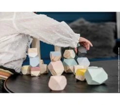 Janod PIETRE TIPO SASSI GENTILI IN LEGNO -Magasin De Jouets Pour Bébés Et Tout-Petits pietre tipo sassi gentili in legno colorati da impilare j04401 janod 4