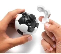 SMART GAMES - PLUG AND PLAY BALL PALLA DA CALCIO -Magasin De Jouets Pour Bébés Et Tout-Petits smart games plug and play ball rompicapo palla da calcio sg 513 3